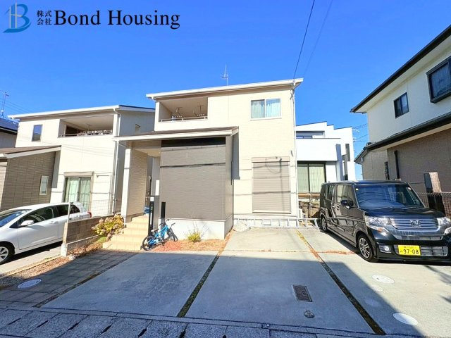 南向きで陽当り・通風良好　良質中古戸建　魚住町住吉　築11年の前面道路含む現地写真