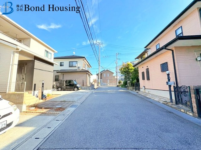 南向きで陽当り・通風良好　良質中古戸建　魚住町住吉　築11年の前面道路含む現地写真