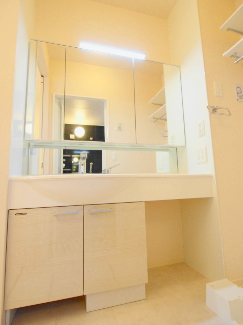 ホワイトリリーの独立洗面台