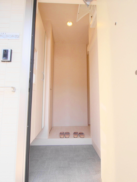 ホワイトリリーの玄関