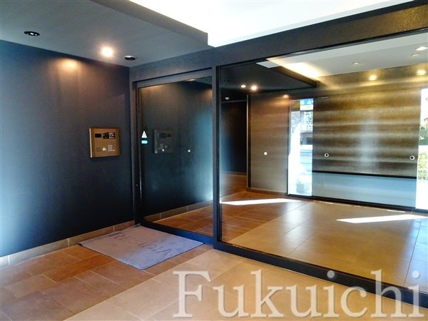 レジディア中目黒Ⅱのエントランス