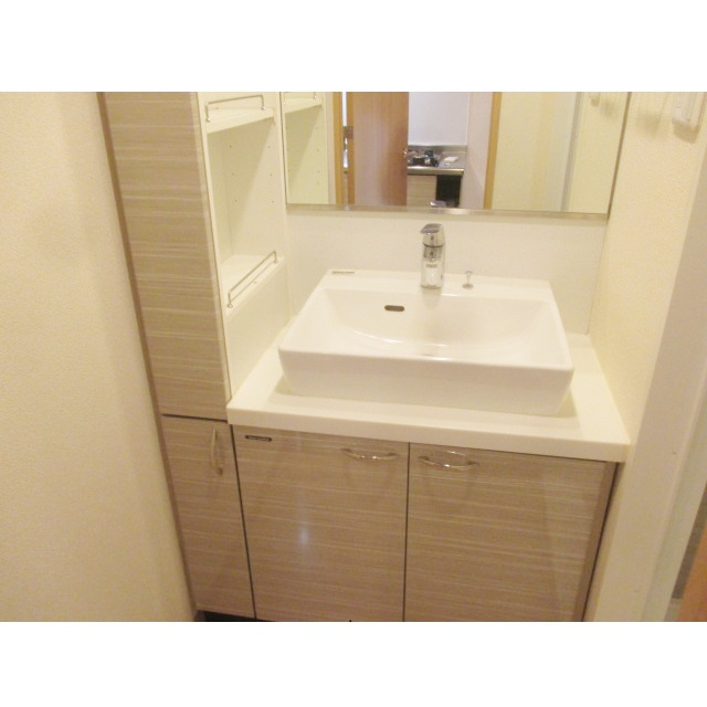 ルーブル千歳烏山の内装|明るい色調の室内です