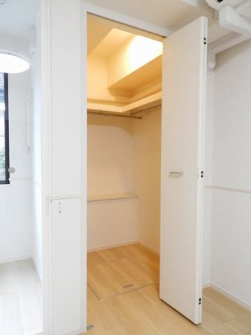 Ｌｕｃｅ　伴中央の収納|大きなものも収納できそうです