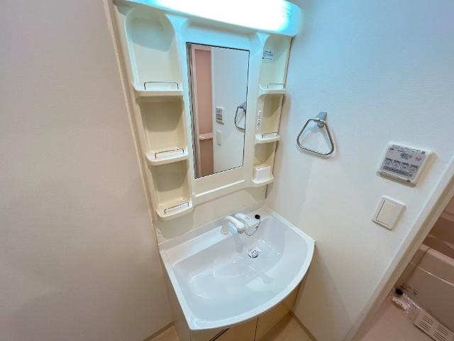 エクセレンス東野Ⅲ番館の洗面所|洗髪洗面化粧台