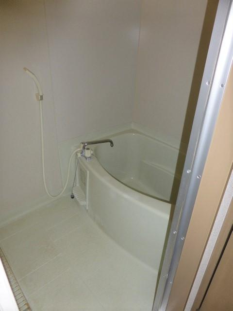 サンライフ京田の浴室|コンパクトで使いやすいお風呂です