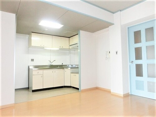 みゆきパークマンションＡ棟の居間・リビング|リビング・ダイニング（キッチン方向）※2016年8月撮影