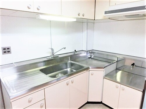 みゆきパークマンションＡ棟のキッチン|Ｌ字型キッチン　※2016年8月撮影