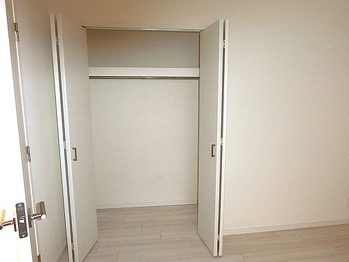 シティトリエ京橋の収納|洋室（約6.0畳）のクロゼット　※2023年9月撮影