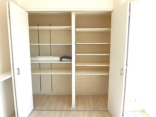 シティトリエ京橋の収納|リビングの収納　※2023年9月撮影