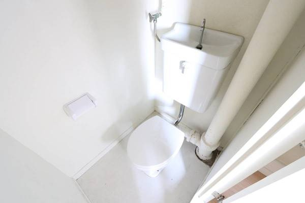 ビレッジハウス願万地2号棟のトイレ|ビレッジハウスの同一物件・同一タイプの間取りの写真です