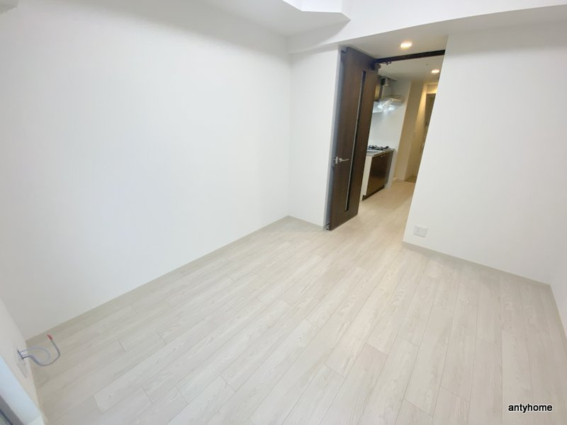 エステムコート大阪グラビティ　仲介手数料無料の居間・リビング