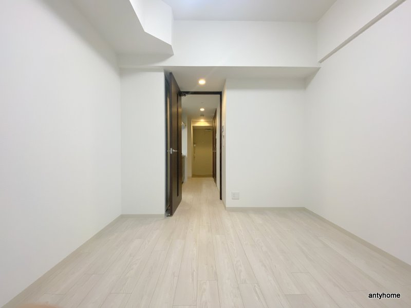 エステムコート大阪グラビティ　仲介手数料無料の居間・リビング