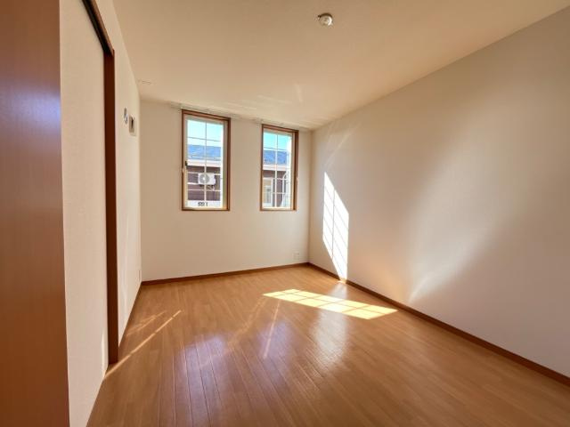 フローラルコート桜の洋室