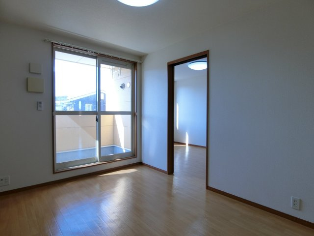 フローラルコート桜の居間・リビング|イメージ206号室の写真