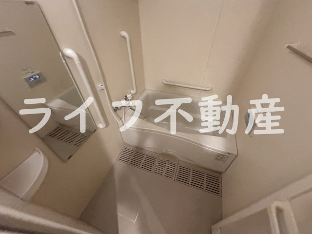 レシェンテオクノの浴室|きれいなお風呂です