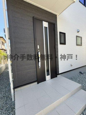 【玄関】 | 神戸市西区糀台1丁目　新築戸建1号棟　仲介手数料無料！ | シンプルで使いやすい玄関です