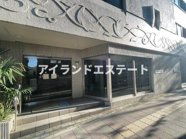 シャンボール上馬　リノベーション　2人入居可　南向きのエントランス