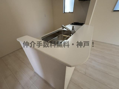 【キッチン】 | 神戸市西区糀台1丁目　新築戸建2号棟　仲介手数料無料！ | きれいなキッチンです