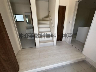 【玄関】 | 神戸市西区糀台1丁目　新築戸建2号棟　仲介手数料無料！ | 毎日通る玄関はこちらです