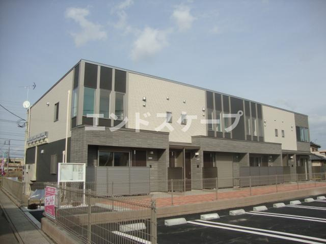 ユニヴァリィ　エミ