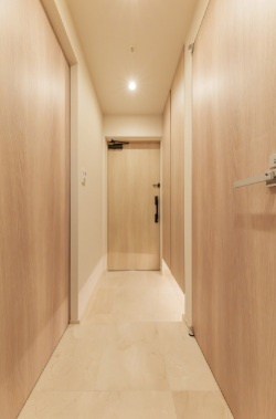 大理石貼りの玄関・廊下