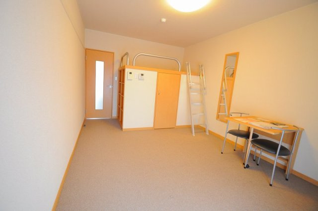 レオパレスビューヒルズテンの居間・リビング|お部屋によって設備が異なる場合がございます