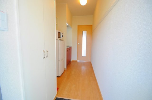 レオパレスビューヒルズテンの玄関|カードキー採用　