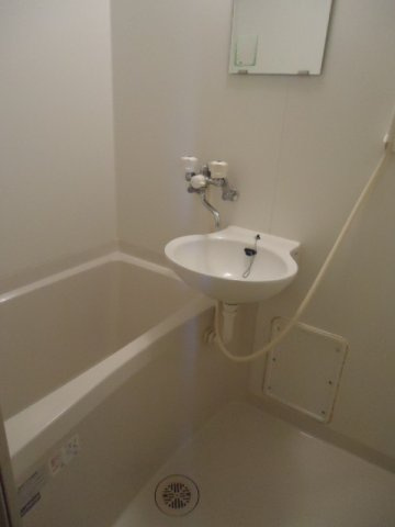 レオパレスブラッサム木津の浴室|トイレとお風呂はセパレートタイプです。