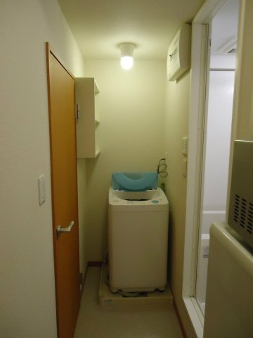 レオパレスブラッサム木津のその他|室内に洗濯機置き場があります。