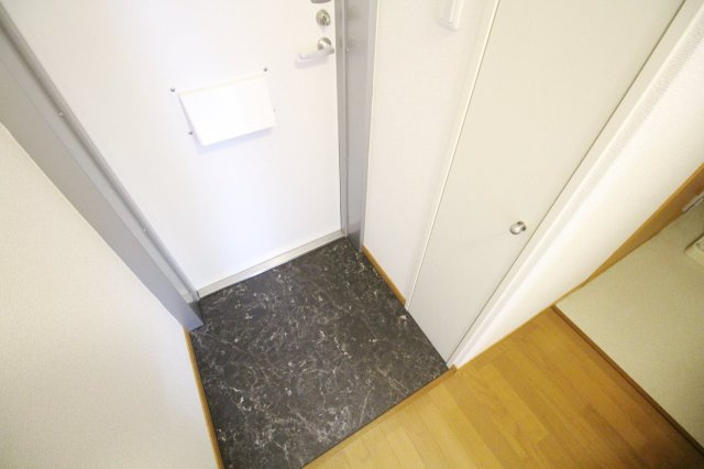 レオパレスフローレス州見台の玄関