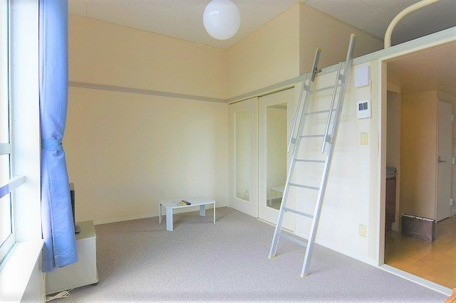 レオパレス相楽台の居間・リビング