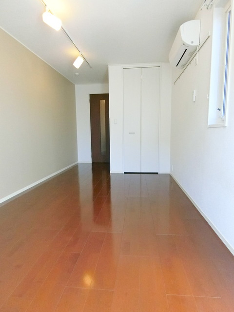 ヒルズオザクの洋室