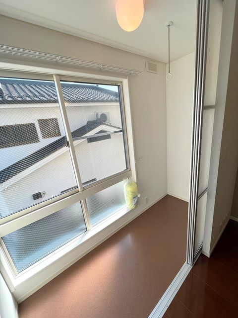 ヒルズオザクの内装|雨でも洗濯物が干せるルームコート