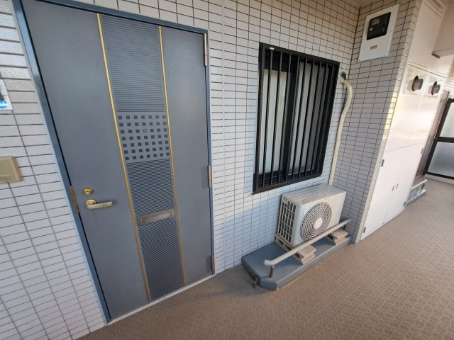 クリオ東村山壱番館の玄関