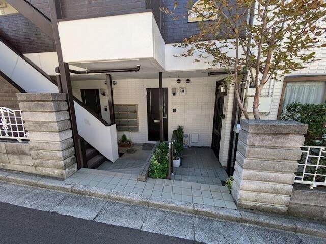 ドミールベルチェリーのエントランス