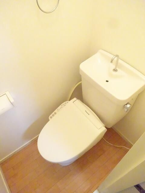 ドミールベルチェリーのトイレ|■温水洗浄便座