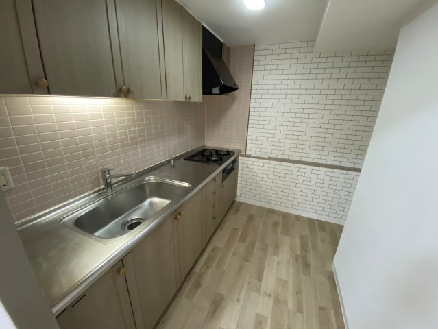 アピエス瀬戸末広町のキッチン|広々スペースでご家族や友人と一緒にキッチンに立ってお料理が作れます♪