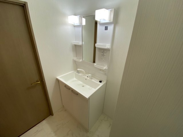 アピエス瀬戸末広町の独立洗面台|シャンプードレッサー洗面台で朝の忙しい準備も楽々♪