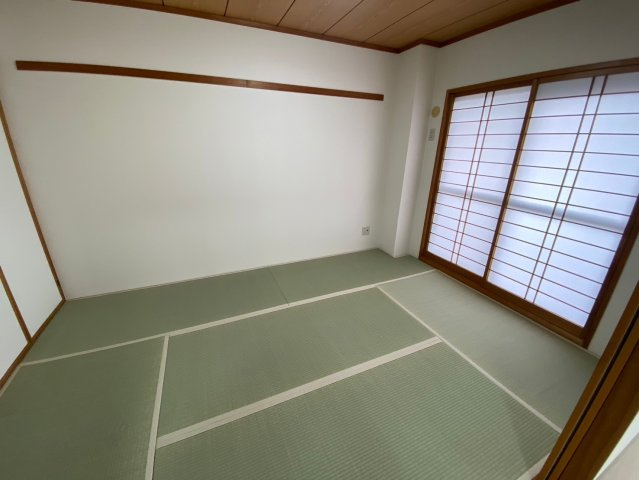 アピエス瀬戸末広町の和室|☆和室　6帖☆
リビングに隣接した和室。客間としても寝室としても用途に合わせて活用できます◎