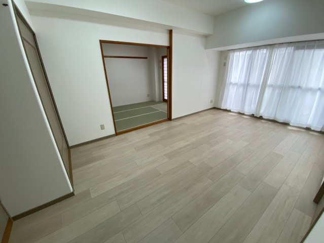 アピエス瀬戸末広町の居間・リビング|柔らかな日差しが温かく包み込む、温もりに溢れたリビング空間♪