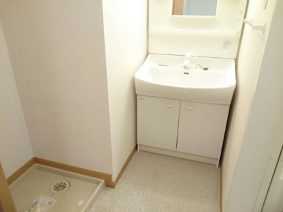 【洗面所】 | プリマベ－ラ | 明るい洗面所です