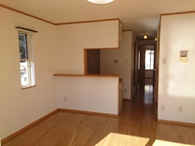 【居間・リビング】 | プリマベ－ラ | こちらの居間で趣味の時間をお楽しみください