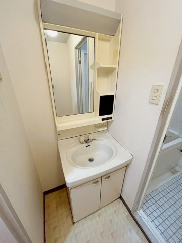 メゾンド中山の洗面所