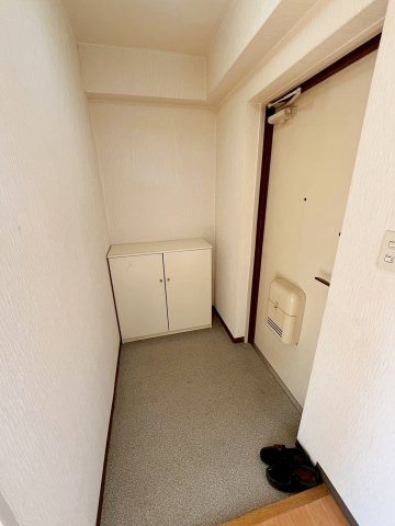 メゾンド中山の玄関