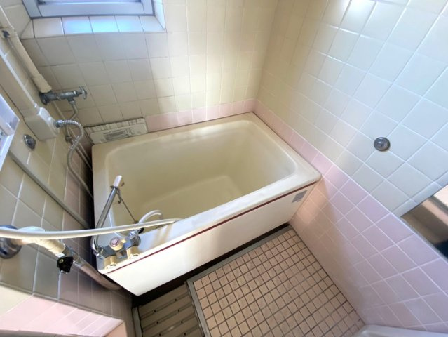 廻間公園マンションの浴室|1日の疲れを癒すバスルーム♪窓があるので、しっかり換気もできます！