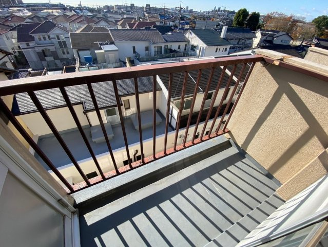 廻間公園マンションのバルコニー|陽当たりの良い南面バルコニーでお洗濯ものもよく乾きます♪