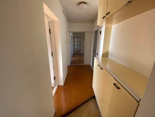 廻間公園マンションの玄関|明るく清潔感のある玄関。