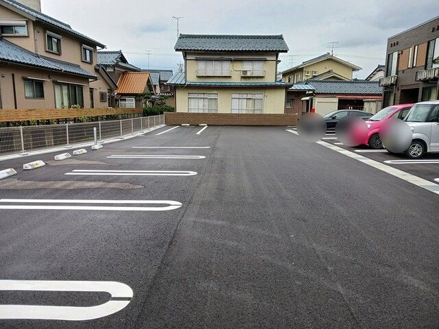 ラゾールドの駐車場