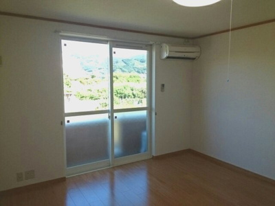 【居間・リビング】 | こうやリバーサイドヒルズⅠ番館 | 使いやすい居間です