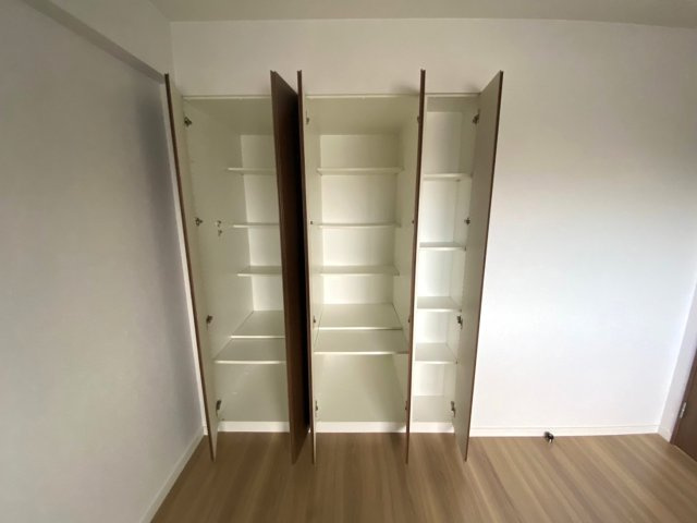 ヴェルディーク荒子川公園の収納|クローゼット内は収納棚が備え付けられており、収納がしやすくなっています！